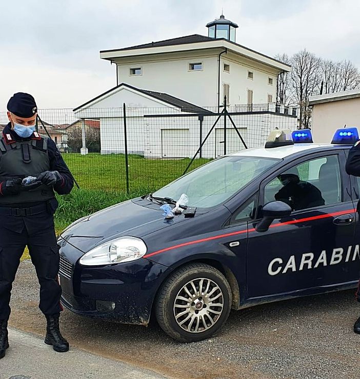 Bascapè: sorpreso a spacciare nelle campagne, in manette un pusher 29enne