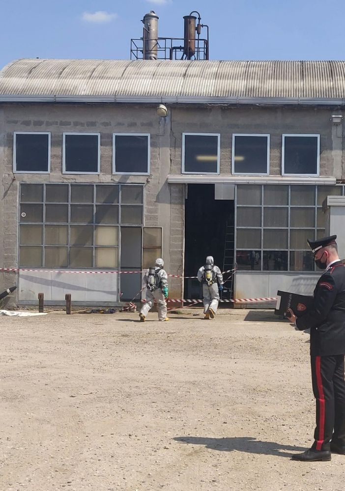Villanterio: investiti da vapori tossici nell'azienda di farine animali, muoiono due operai