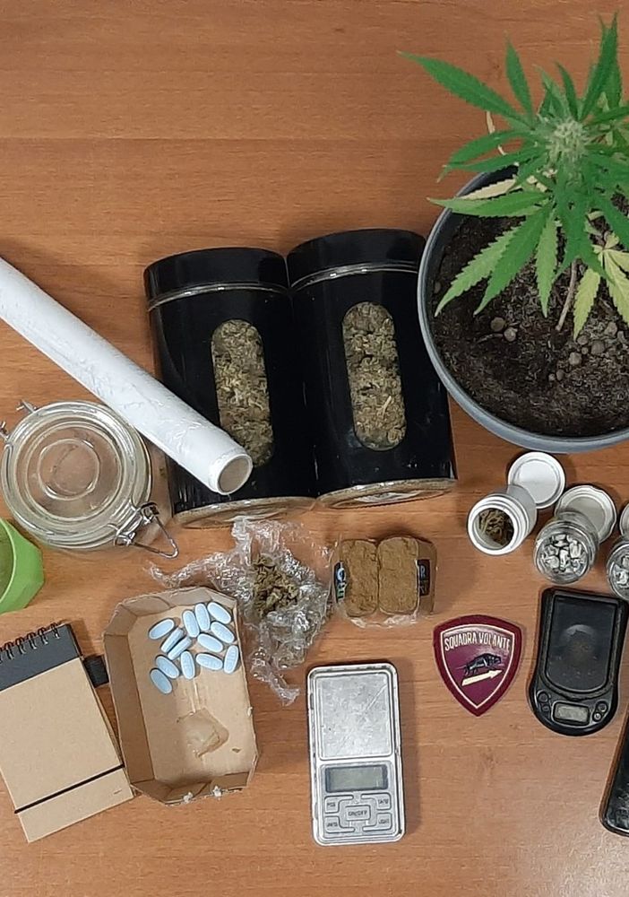 Pavia: trovato in casa con 300 grammi di hashish e marijuana, in manette un 32enne