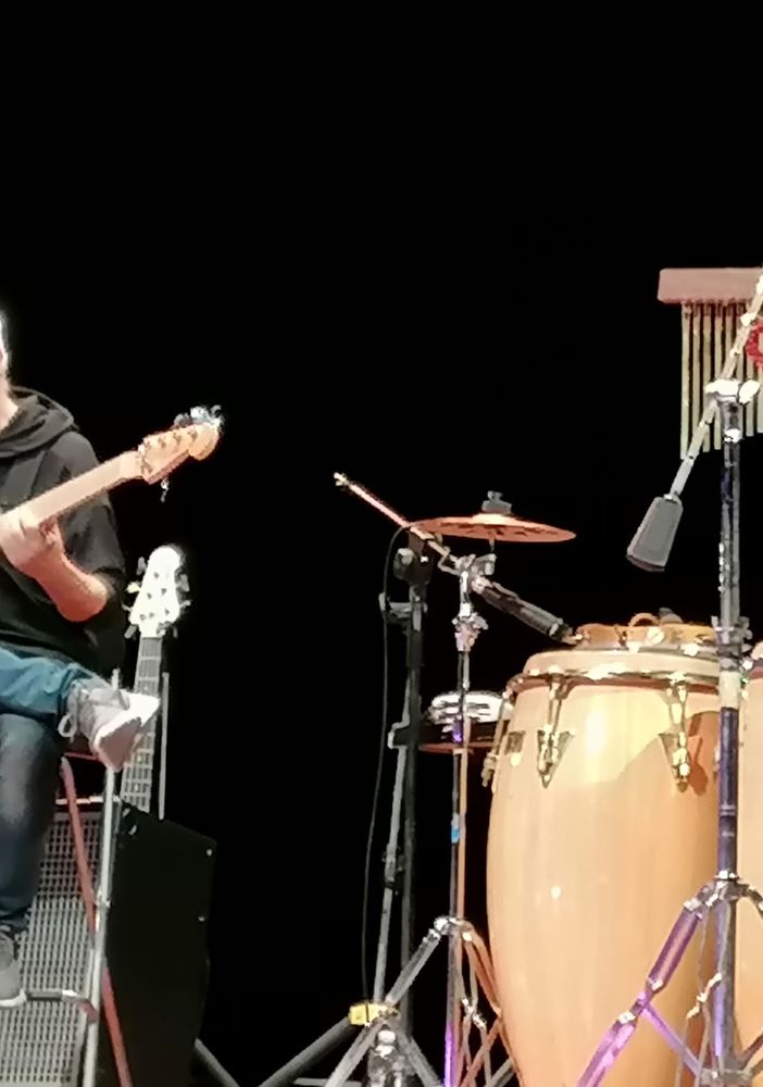 Mede, ritmi sensuali e sonorità oniriche al Teatro Besostri con il Grizzled Trio