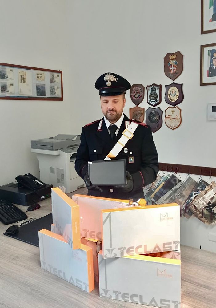 Landriano: sorpreso a rubare 8 tablet in una logistica, arrestato magazziniere