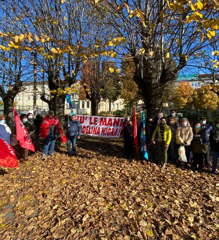 Sartirana: manifestazione dei sindacati Cgil e Uil per i turni di lavoro alla rsa &quot;Adelina Nigra&quot;