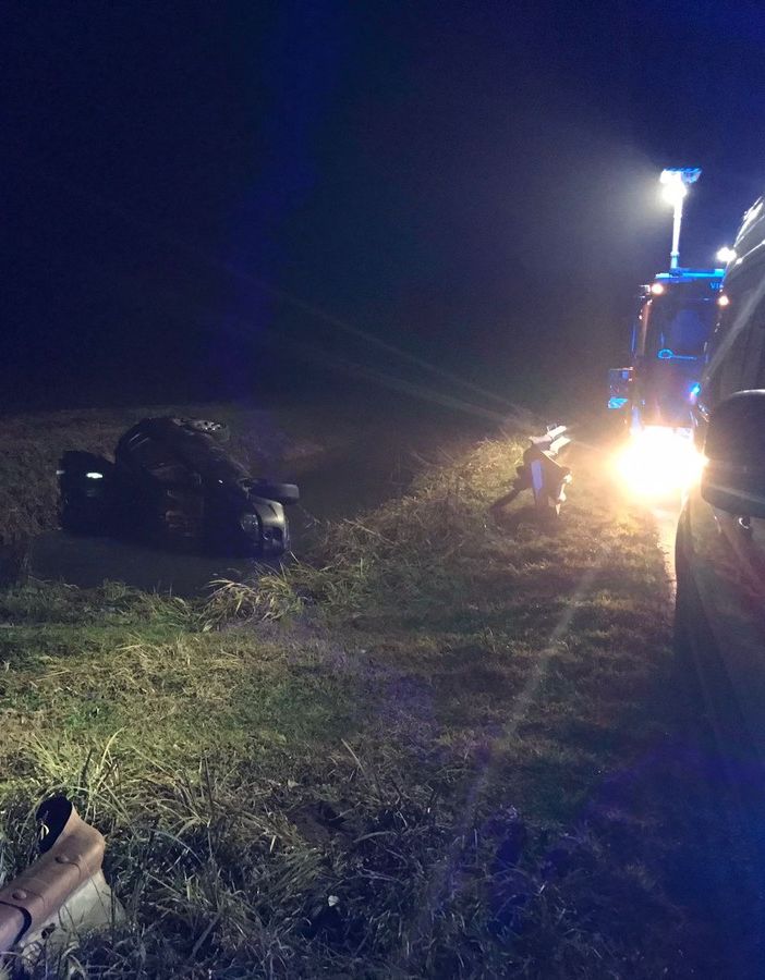 Villanova D'Ardenghi: auto finisce nel fossato sulla provinciale 596, illesi due uomini