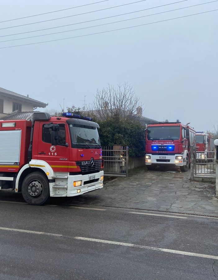 Torre Beretti: fiamme in una casa di strada per Sartirana, lievemente intossicati i proprietari
