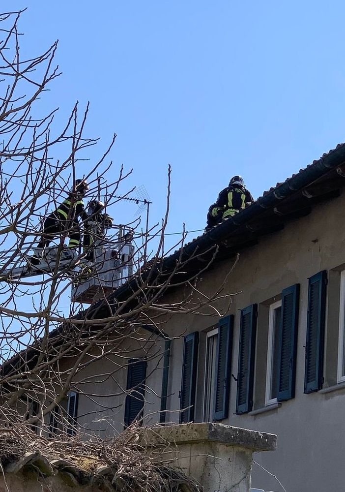 Sannazzaro: surriscaldamento di una canna fumaria alla cascina Gorana, intervengono i Vigili del fuoco