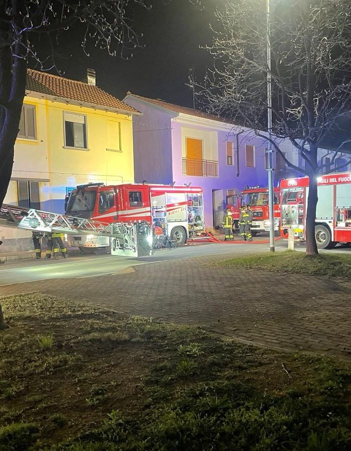 La tragedia nella notte di Arluno: aveva 63 anni la vittima dell’incendio
