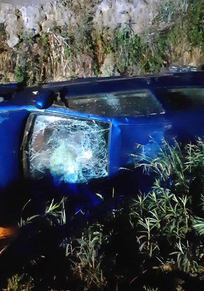 Tromello: escono di strada sulla provinciale 77, soccorsi due giovani