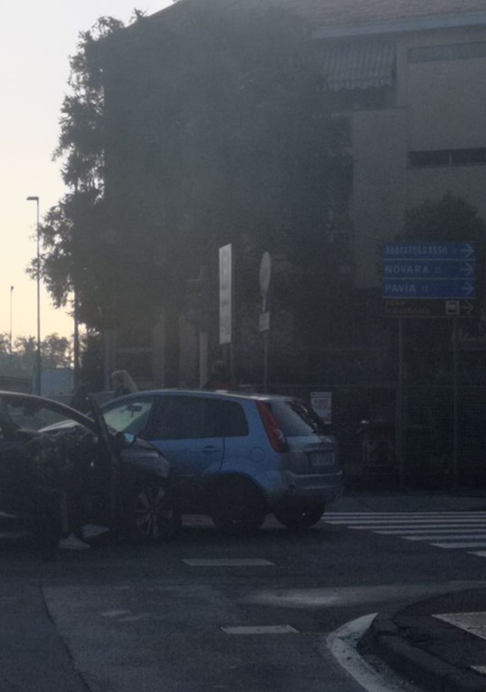 Magenta: incidente all’incrocio di viale dello Stadio, un ferito
