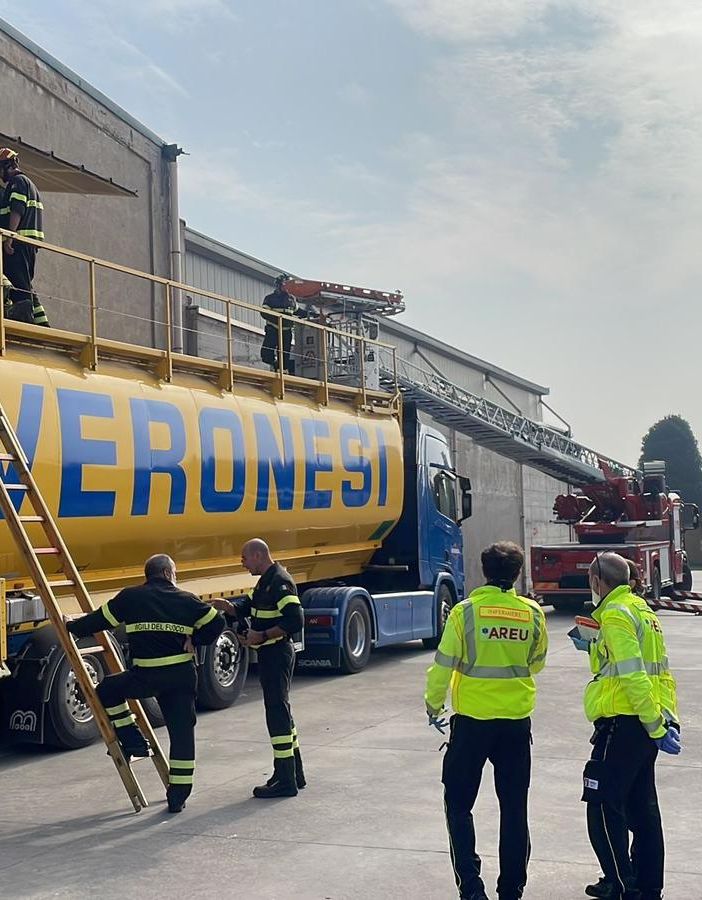 Busto Garolfo: operaio cade nella cisterna piena di grano, liberato dai vigili del fuoco