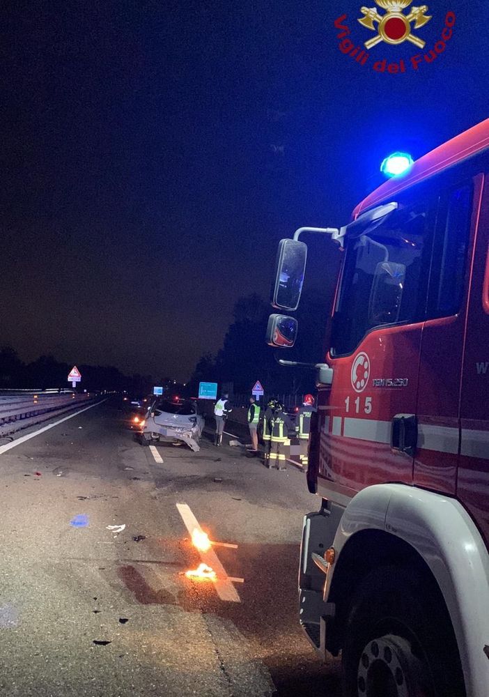 Schianto tra auto sull'autostrada Milano-Genova, soccorse 4 persone