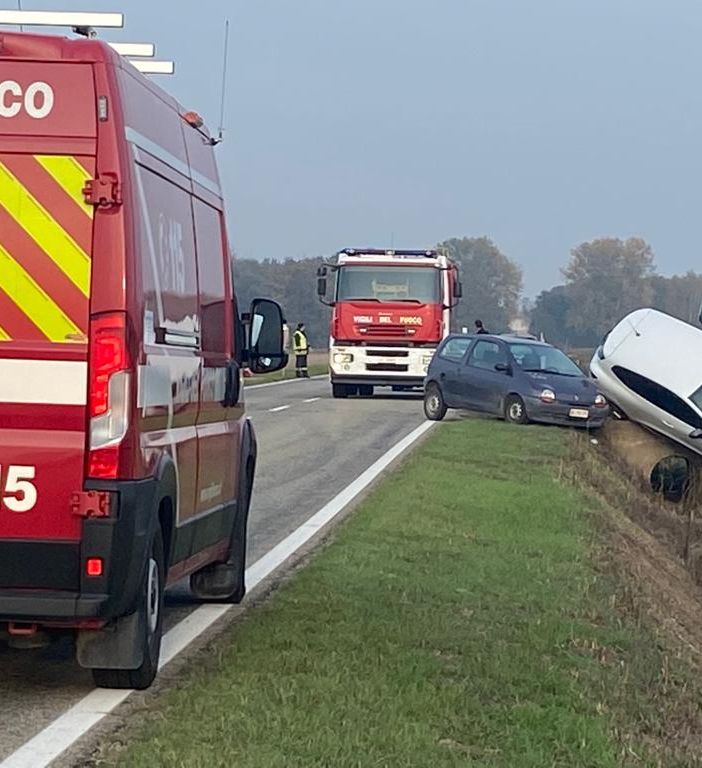 Torre Beretti: scontro tra auto sulla provinciale, coinvolte 7 persone