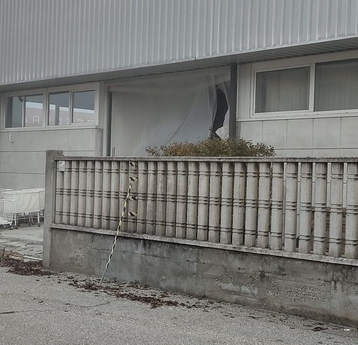 Mede: assalto allo stabilimento Loro Piana, i banditi sequestrano il vigilantes e poi fuggono con il bottino