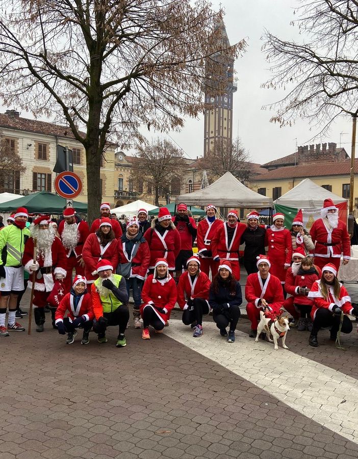 - FOTONOTIZIA - Mede: la tradizionale corsa dei Babbi Natale