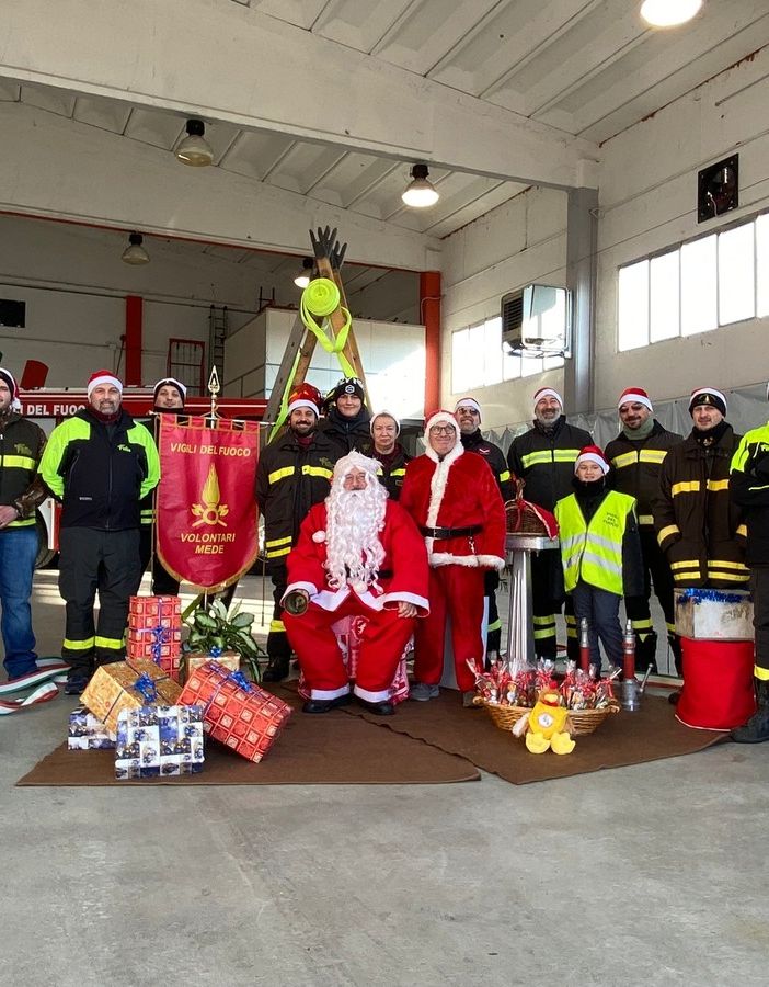 Mede: alla caserma dei Vigili del fuoco arriva Babbo Natale