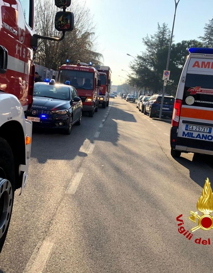 Pregnana Milanese: bruciore agli occhi per i ragazzi alla scuola media, sopralluogo dei vigili del fuoco