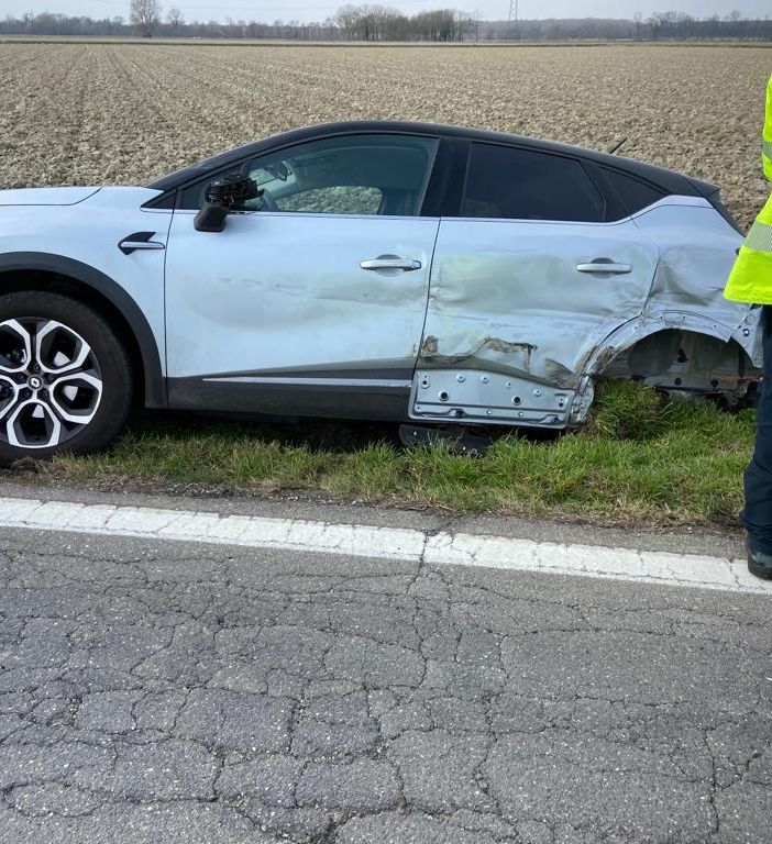 Mezzana Bigli: scontro auto-furgone sulla provinciale 206, coinvolte 2 persone
