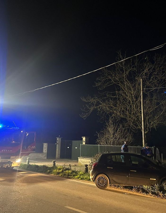 Tromello: perde il controllo dell’auto e finisce contro un palo