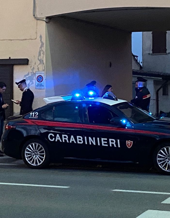 I Carabinieri in via Piave a Scaldasole sul luogo dell'omicidio