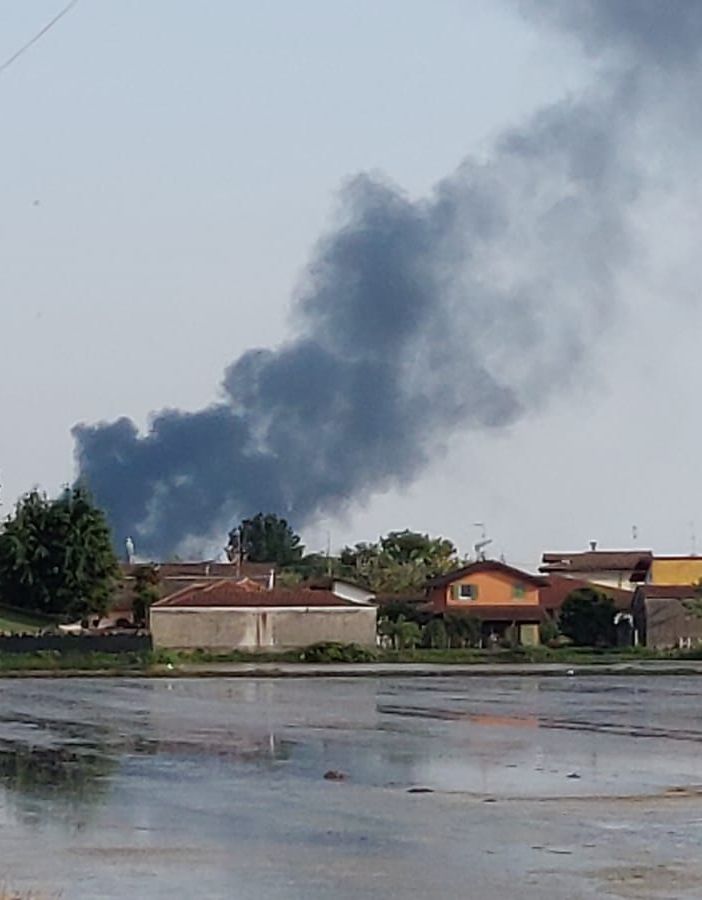 Vigevano, incendio alla Ilga Gomma, il sindaco Andrea Ceffa: &quot;Vietato consumare frutta e verdura appena raccolte&quot;