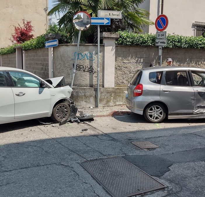 Vigevano: scontro tra auto in via Mentana, grave una bimba di 5 anni