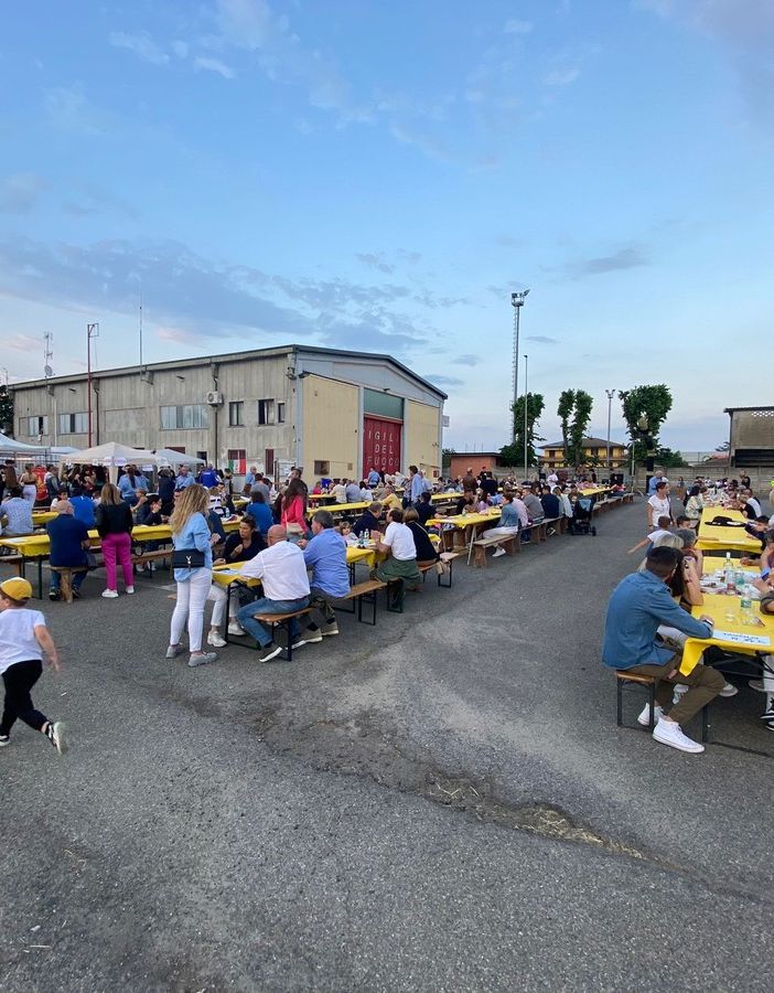 Mede: &quot;Na sira insèma i pumpièr&quot;, grande successo per l'evento benefico
