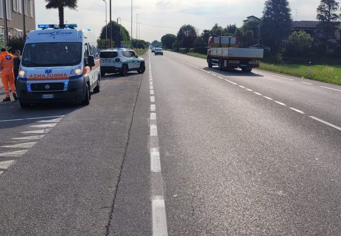 Curiosi guardano l’incidente sulla statale 11 a Boffalora Ticino e causano due tamponamenti a catena