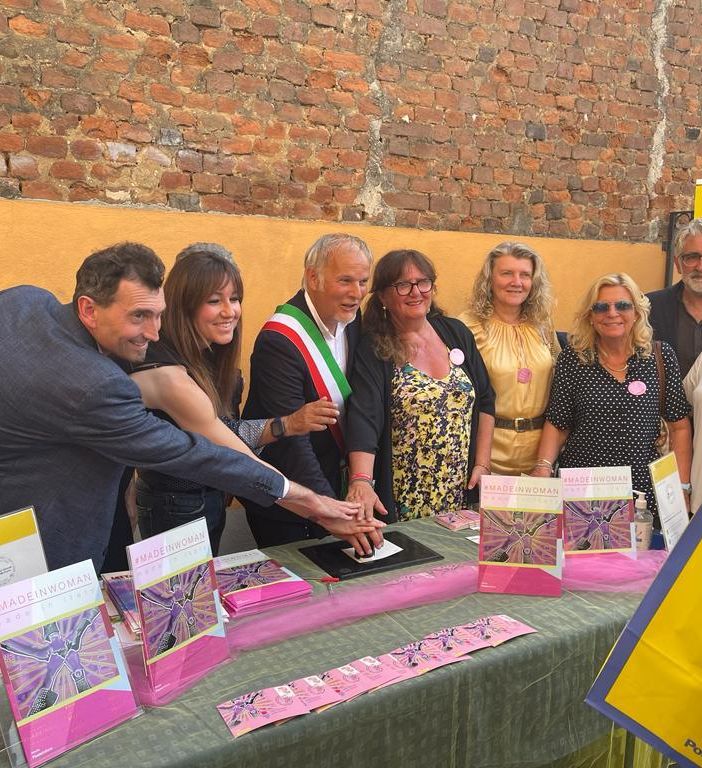La festa per il francobollo delle imprenditrici a Zeme