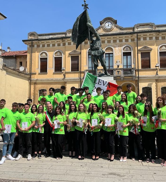 Mede: presentata in piazza della Repubblica, la leva dei Coscritti 2005