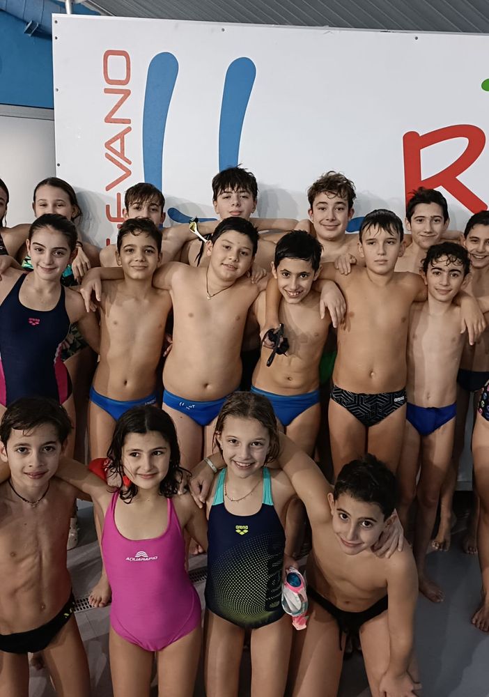 Nelle foto: Miriam Cavarsaschi e il gruppo degli Esordienti dell’H2SPORT