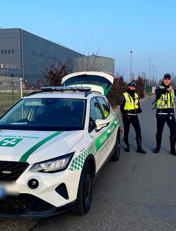 Vellezzo Bellini: non si ferma all'alt, inseguito e denunciato dalla Polizia locale