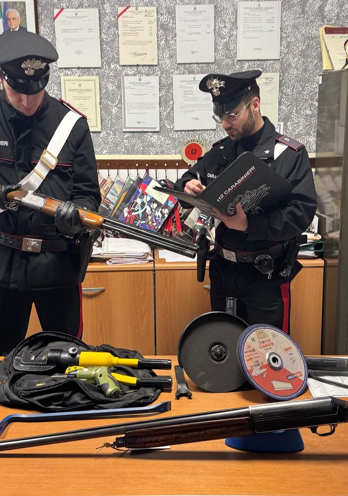 Oltrepò: non si ferma all'alt dei carabinieri, inseguito e denunciato un 31enne