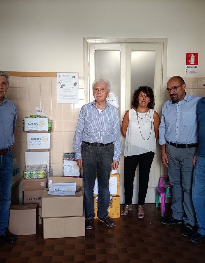 Tromello: consegnate 60 borse alimentari dal Rotary Club Lomellina