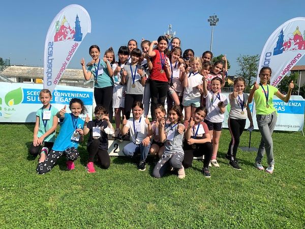 Oltre 400 studenti questa mattina a Vigevano per il trofeo Dante Merlo delle scuole primarie organizzato da Atletica Vigevano