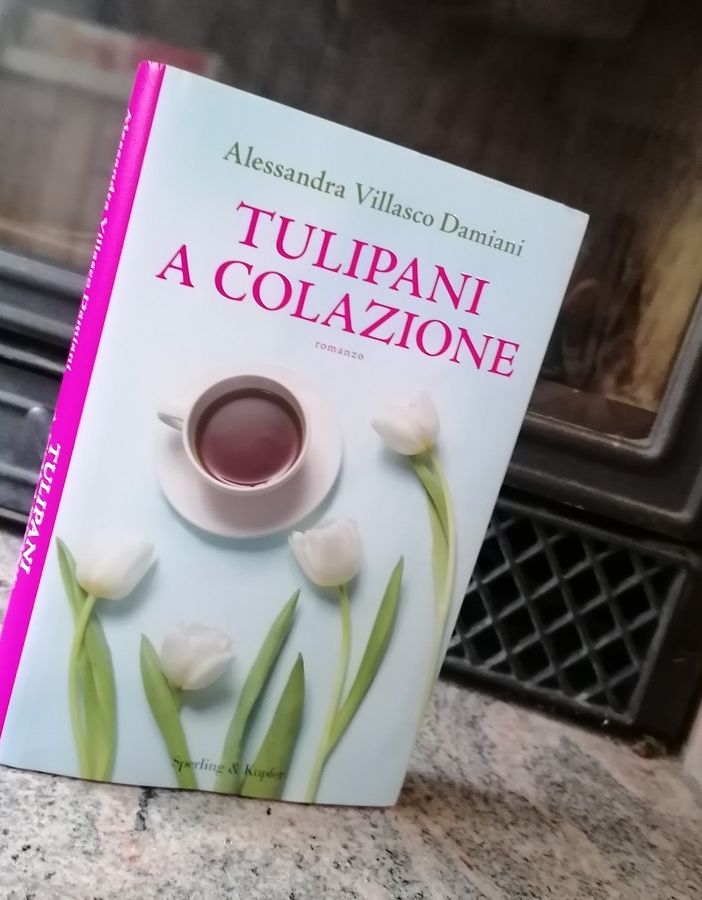 Alessandra Villasco Damiani racconta il suo romanzo &quot;Tulipani a colazione&quot;.