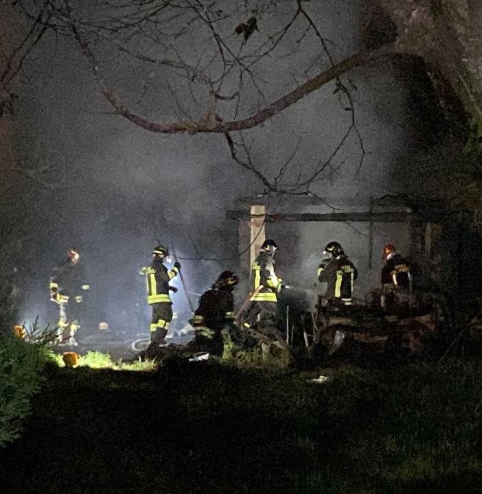 Casteggio: incendio in un capannone, sul posto i Vigili del fuoco di Voghera e Mede