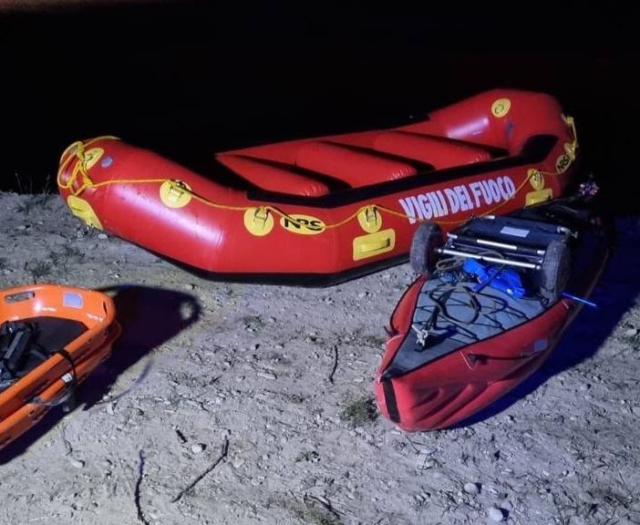 Pavese: paura per un canoista in difficoltà, salvato dai Vigili del fuoco