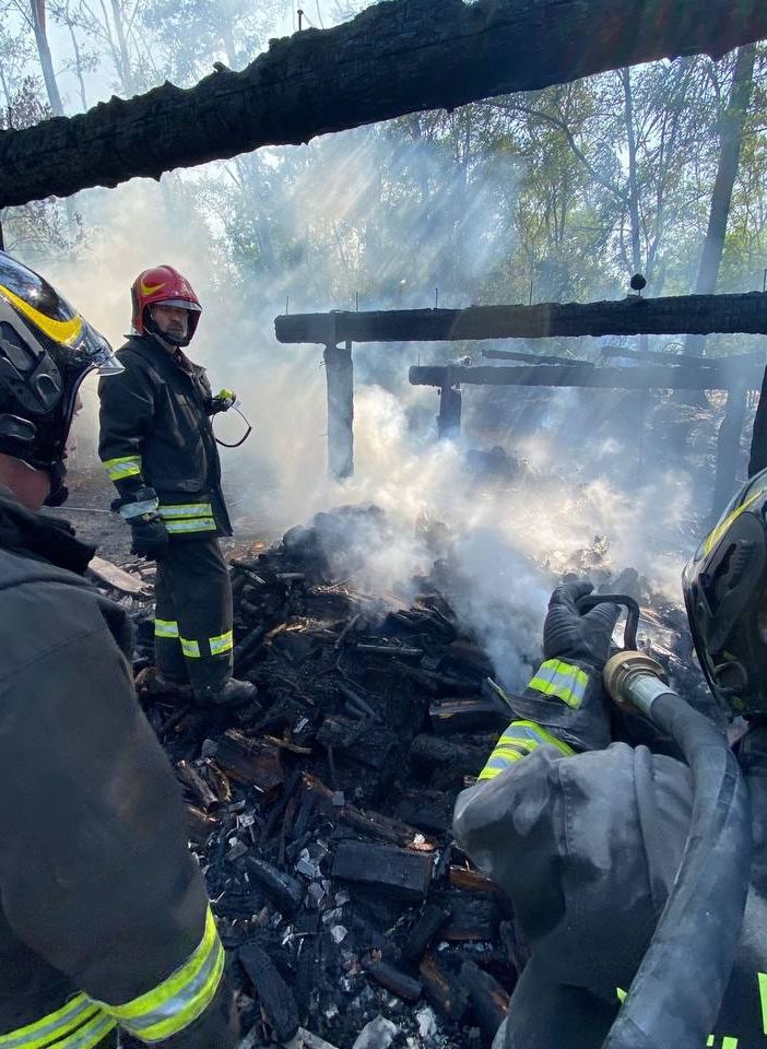 Zinasco: rogo divora una casotta in legno, sul posto 2 squadre di Vigili del fuoco