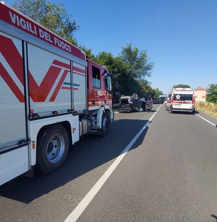 Oltrepò: scontro tra auto sulla provinciale 10, soccorse 4 persone