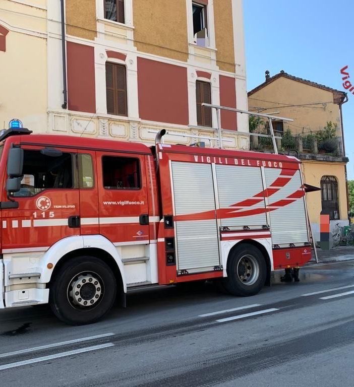 Pavia: bici elettrica divorata dalle fiamme in viale Indipendenza