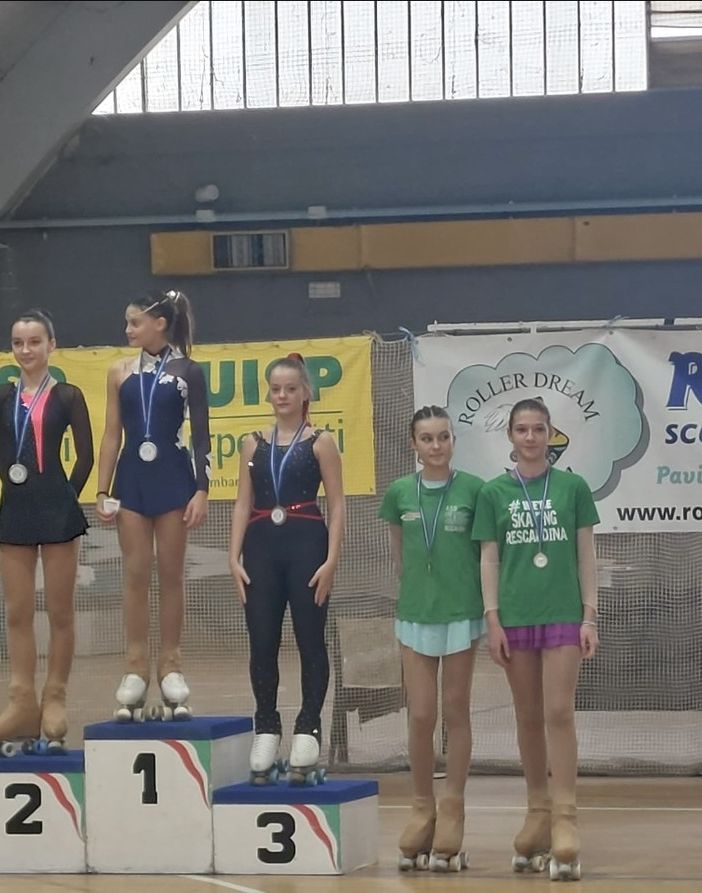 Pattinaggio artistico: brillano le vigevanesi Castellani e Conti, oro e bronzo in una gara regionale