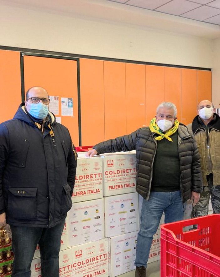 Solidarietà, Coldiretti Pavia distribuisce 3000 kg di cibo in pacchi alimentari per le famiglie bisognose