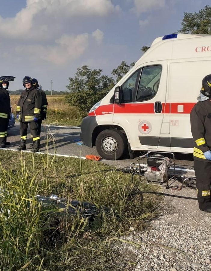 Albonese: tragico schianto con un'auto d'epoca, muore 82enne, gravemente ferita la compagna