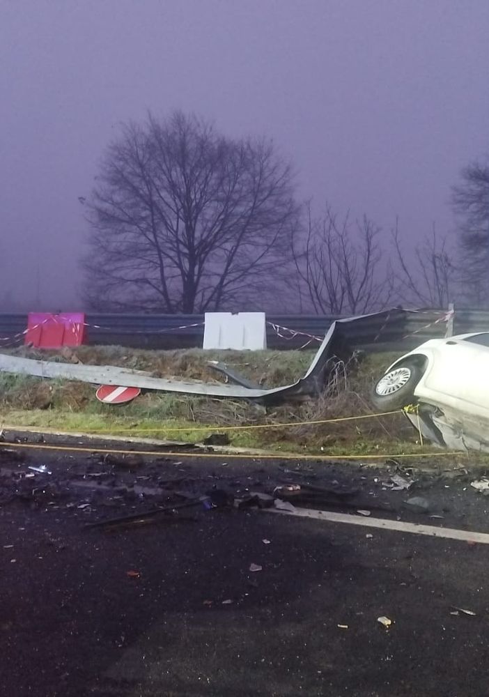 Pavia: frontale tra auto sulla Tangenziale Est, muore un 48enne