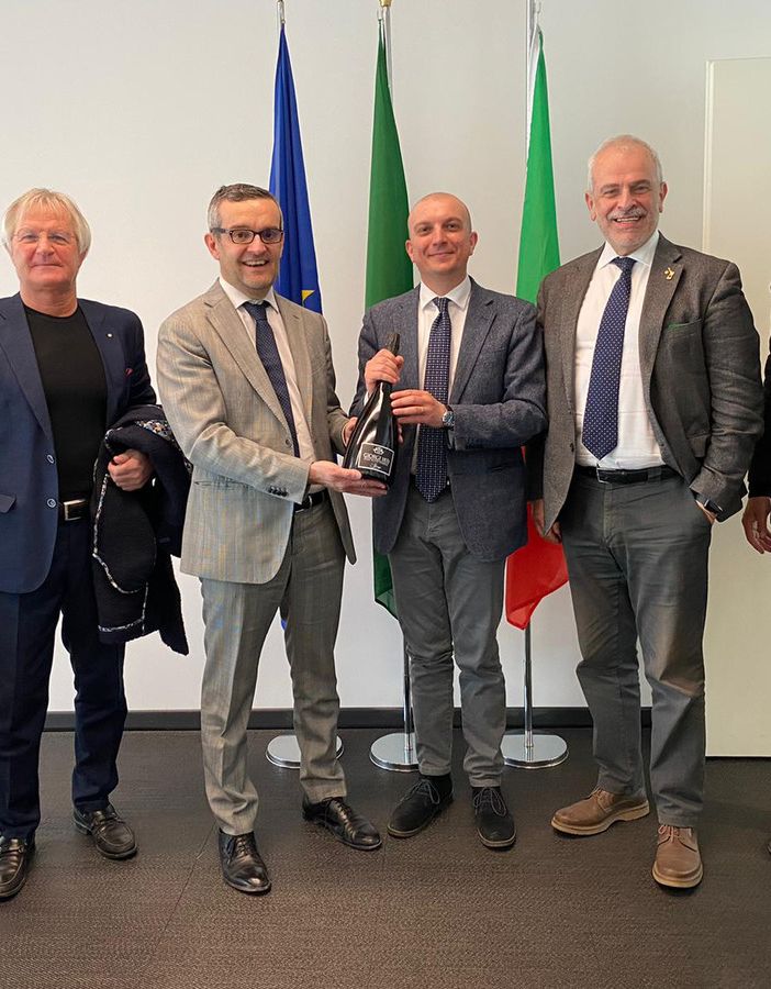 Enoteca regionale di Cassino Po, a palazzo Lombardia l’incontro tra l’assessore Bolognini e i vertici della struttura