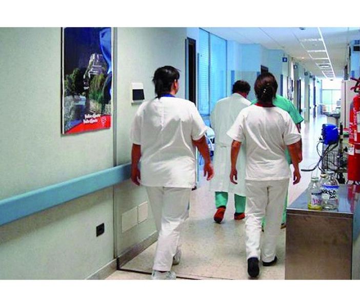 «Negli ospedali svizzeri e ticinesi si cercano infermieri italiani a 3500 euro al mese»