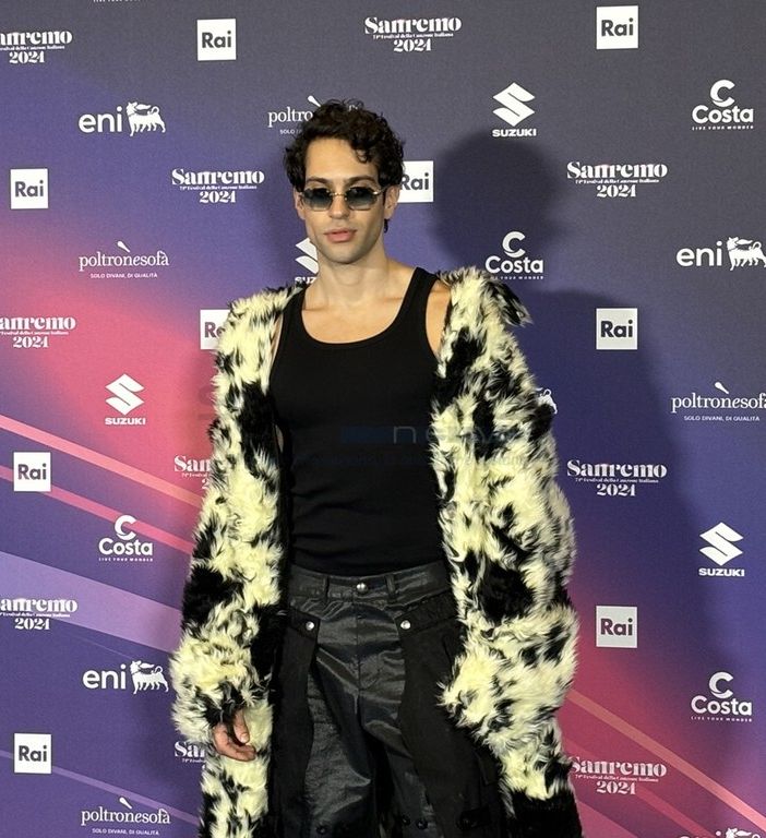 74° Festival di Sanremo, Mahmood: “La tuta gold è una sorta di armatura che mi sono costruito nel tempo”