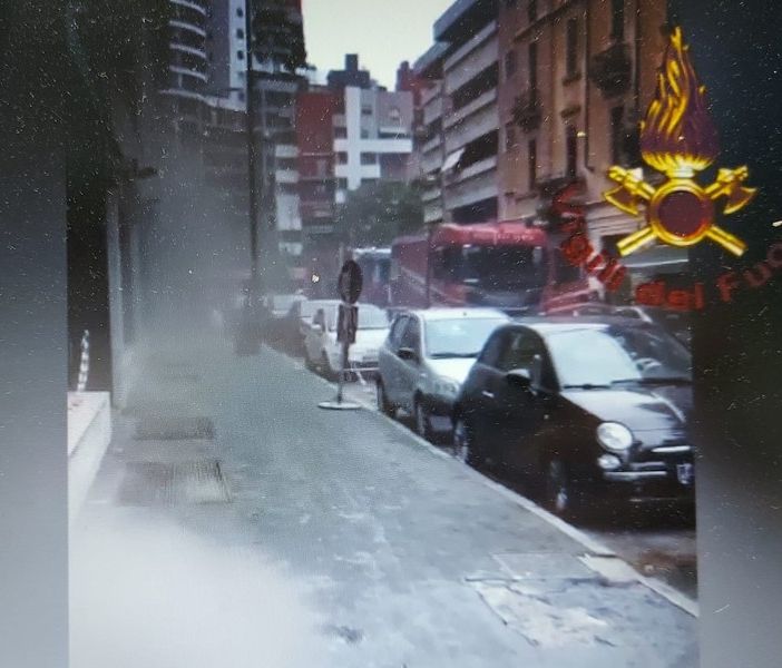 VIDEO. In fiamme una discoteca di Milano: sette squadre dei vigili del fuoco al lavoro