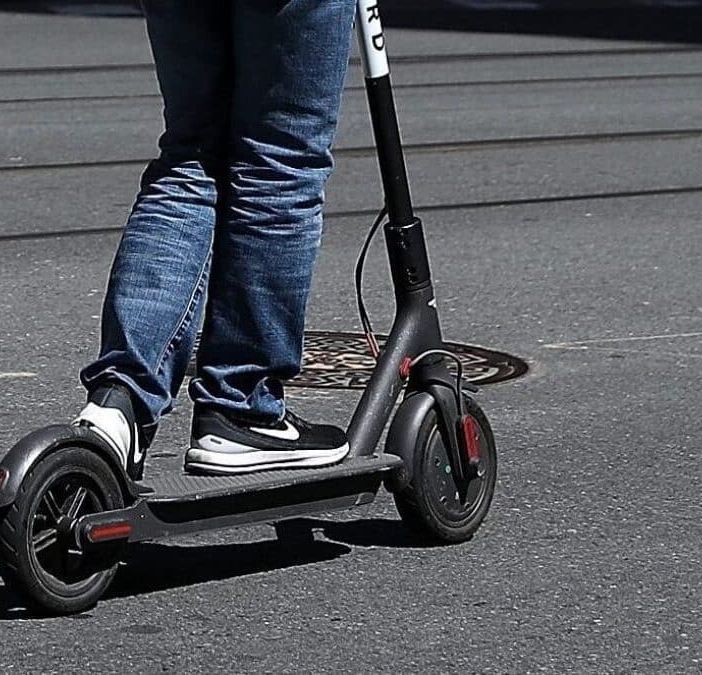 Abbiategrasso, dieci multe a monopattini senza casco