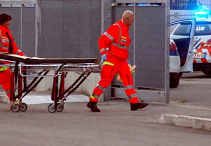 Morto l’operaio 25enne schiacciato ieri a Trezzano: era al suo primo giorno di lavoro