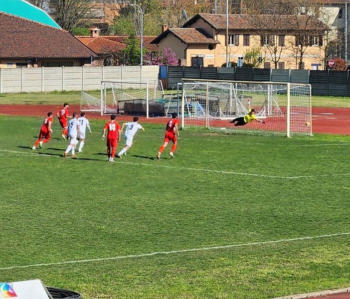 Appassionante la sfida playoff con l'Oltrepo (qui il 2-0 di Pedrabissi oggi su rigore contro la Virtus Binasco) a braccetto di Solbiatese e Club Milano al terzo posto a -8 dal Pavia secondo